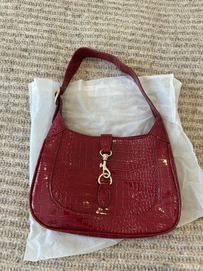 Women's Croc-Embossed Red Shoulder Bag